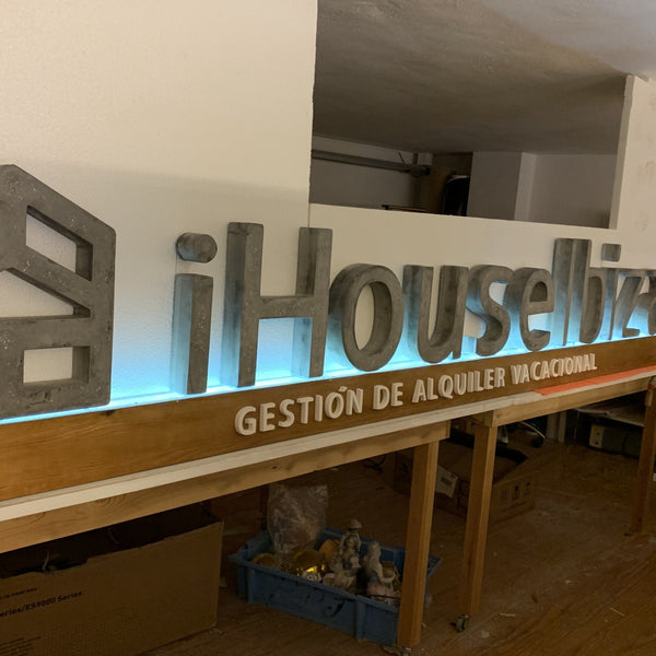 Rotulación Letras cemento sobre base - Camaleon-art - concrete shop art