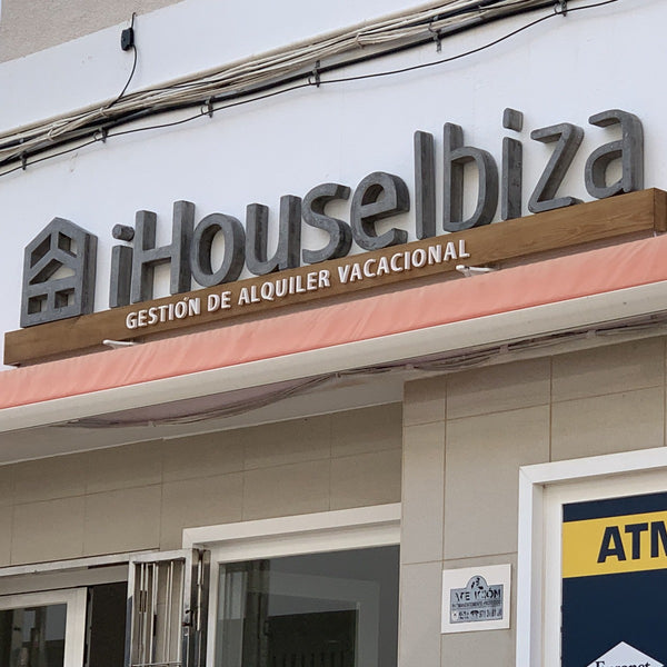 Rotulación Letras cemento sobre base - Camaleon-art - concrete shop art