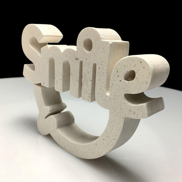 Escultura Smile Blanco picado - Camaleon-art - concrete shop art
