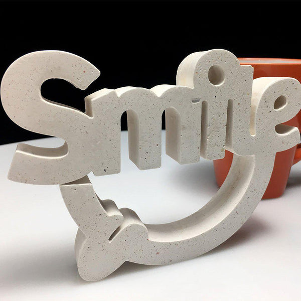 Escultura Smile Blanco picado - Camaleon-art - concrete shop art
